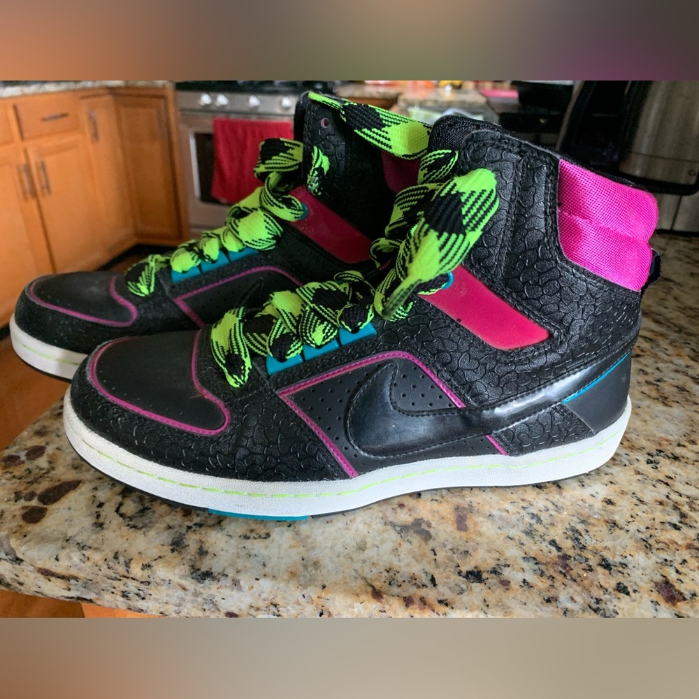 Nike RETRO Womens size 8 Black neon